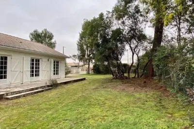 Image de 4 Bedroom Private vacation home in Le Pian-Médoc