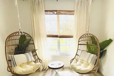 Image de Movie & Game rooms, Private pool with Sunshelf and Tesla Charger
