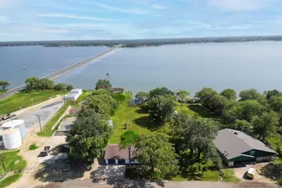 Image de Your Lakeside Destination - 3 Bedrooms, Lake Access