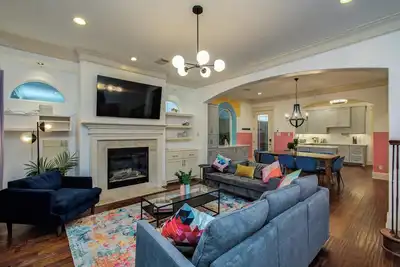 Image de Houston Centrally Located w/ Backyard Pool Retreat