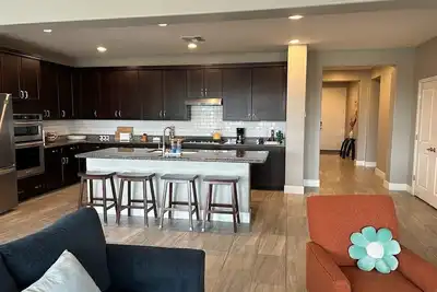 Image de Queen Creek home with pool near golf course