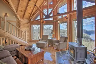 Image de Lakefront Cabin at Dale Hollow Lake! 5 minutes from Wolf River Marina