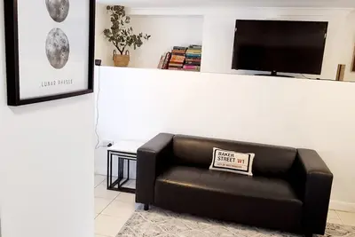 Image de 1 Bedroom Flat 2 Min Walk to Station & Town Centre