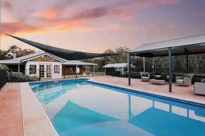 Image de Wilpine Poolside Country Luxury near Town
