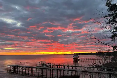 Image de Water & Sunset lover's paradise! Bay front, Walk to Pool & Minutes to Ocean