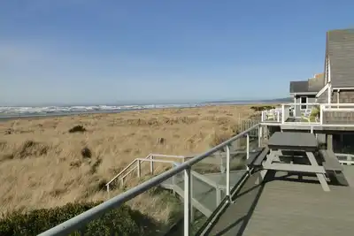 Image de Lighthouse - Right on the beach ( New Hot Tub )