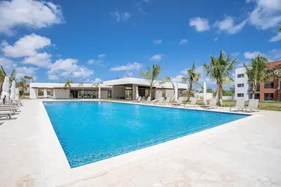 Image de Luxurious apartment with pool near the beach