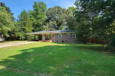 Image de Relaxed, pet-friendly home walkable to Clemson campus, stadiums or downtown.