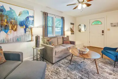 Image de Springfield Home w/ Yard: 3 Mi to Downtown!