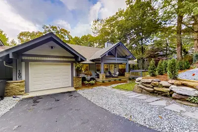 Image de Dog-friendly home with private deck, outdoor fireplace, & immaculate interior