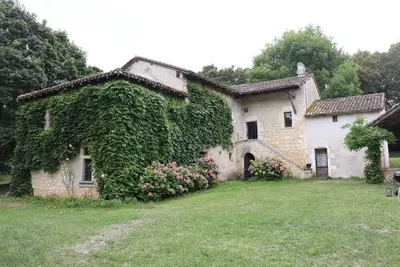 Image de Maison de campagne Ă Charras, 14 pers, piscine et court de tennis proche Dordogne