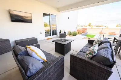 The Desert Escape w/ heated pool\n