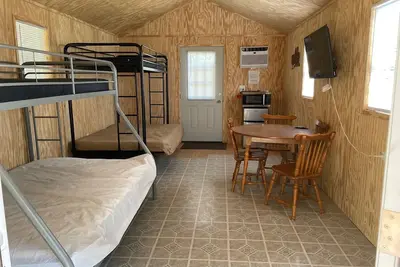 Image de Big Cabin 1 at Elliott's Campground at the Upper End of Lake Marion in Rimini Sc