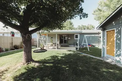 Image de Centrally located 4Bedroom, 5 BEDs & 2Bath; Beautiful backyard