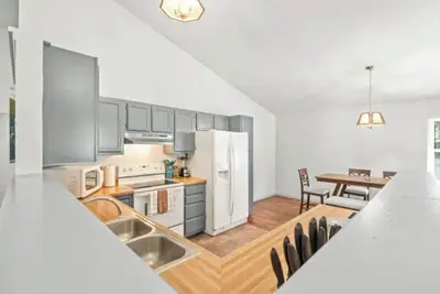 Image de Roadmap Lodging: Franciscan House by Greenwood Park Mall