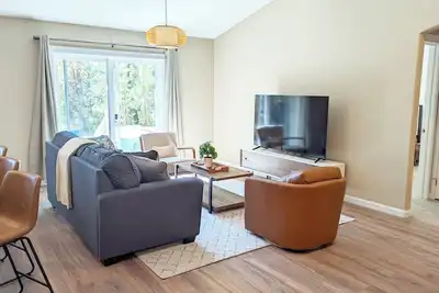 Image de Modern 3 Bed/2 Bath South of Sunriver with Hot Tub and A/C