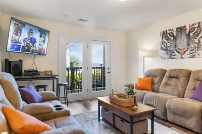 Image de Lakeside Clemson Condo With 4k/Surround Sound/Xbox/Coffee Bar/Private Bathrooms