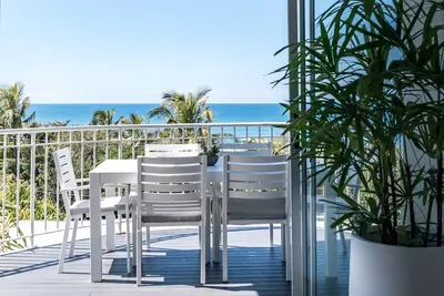 Image de 10 Andari Sunshine Beach Beachside Luxury Home