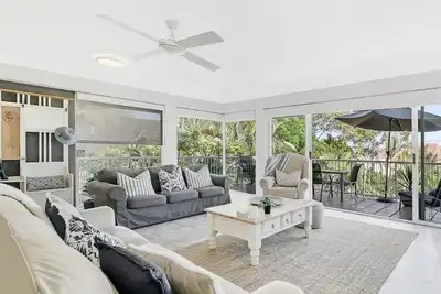 Image de Hamptons Style Beach Retreat in Noosa s Heart