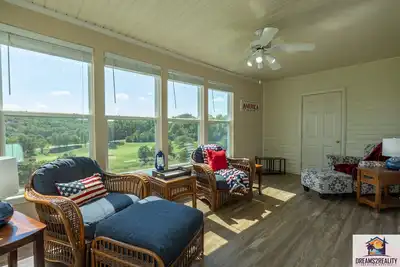 Image de 2br Walk-In ~ Golf Course View ~ Centrally Located ~ Free Tickets Included! (Fw11-3)