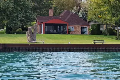 Image de Riverfront home 4 Beds/2 baths and walking distance to downtown.