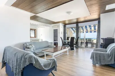 Image de Appartement de trois chambres avec la terrasse et la vue sur le mer Sumpetar, Omis (A-21633-c)