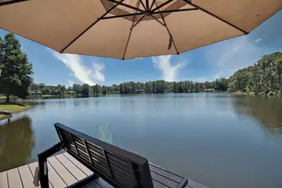 Image de Lakefront Odessa/Tampa! Treehouse, Dock, Canoes, Fishing, Jacuzzi on site!