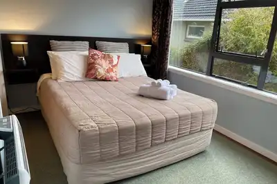 Image de The Cozy Hutt Home - 2-minutes to City Centre, Brewtown and Hutt River Trail