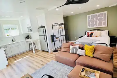 Image de Local Riverside Ucr - Canyon Crest--new construction studio