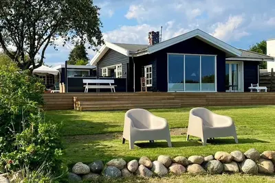 Image de Einzigartiges Ferienhaus in 1. Reihe mit Eigenem Charme