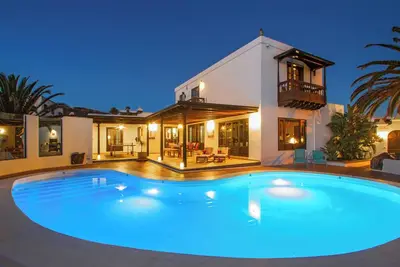 Image de Villa de vacances 'Haere Mai' avec vue sur la mer, piscine privée et Wi-Fi