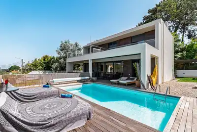 Image de Maison de Vacances 'Casa Praia Do Meco' avec Piscine Privée, Terrasse Privée et Wi-Fi