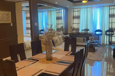 Image de Discounted | Elegant 2br, 2 Ba Suite Beside Eastwood Mall