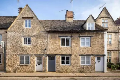 Image de The Cottage, grade 2 listed with parking