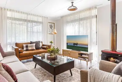 Image de Bowral Beauty with Fire Place