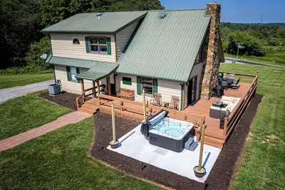 Image de Country Chateau w/ Hot Tub Near Wine Trail