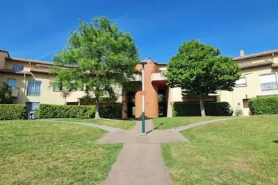 Image de T2 55m² tout confort avec jardin. Cuisine et équipements neufs. Wifi Tv parking