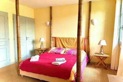 Image de gîte nature pour 8 personnes avec piscine partagée et jardin privé face Pyrénées