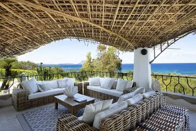Villa à San Teodoro avec 4 chambres à coucher, 8 couchages