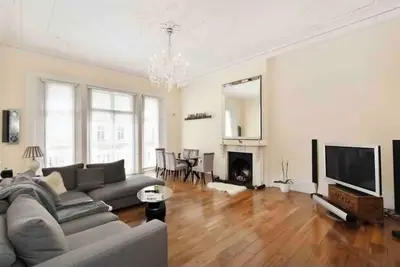 Image de Stunning, grand 2 bed, 2 bath apartment with balcony