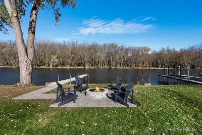 Image de Relaxing Riverfront Home with Pier