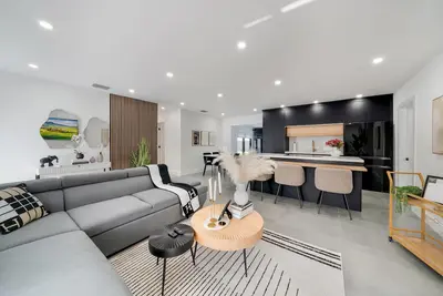 Image de Miami gem in great location. Experience luxury living as soon as you walk on