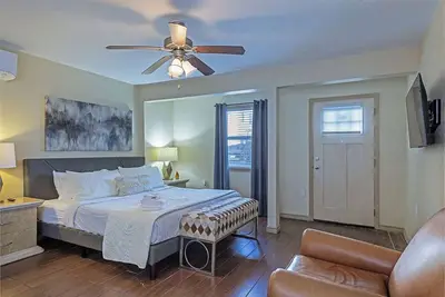 Image de Your Montrose Estate! Sleeps 12/5br/3ba/3pa