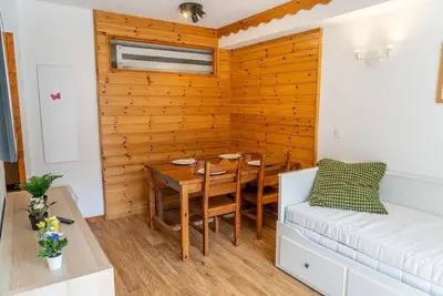 Image de Rez-de-chaussée, vue rue, remise en forme, piscine, sauna, terrasse, télévision, casier à ski, 35m²