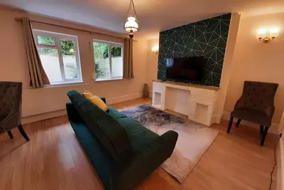 Image de Wokingham Centre: 5 min walk from Station & high street. Free Parking + Garden.
