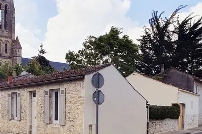 Image de La Maison de Jeanne entièrement indépendante, en ville dans secteur calme