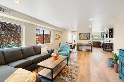 Image de Walk to Downtown 1b/1b - snowboard/ski storage