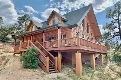 Image de Hilltop Chalet-*Stunning Views*, 3mi from downtown
