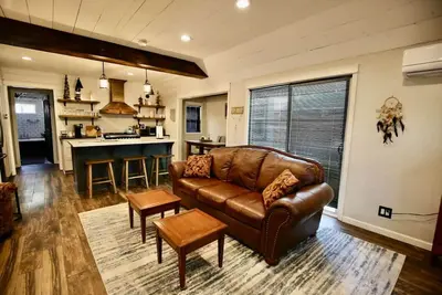 Image de Your Favorite Prescott Airbnb:)-. 08 mi walk to Dt