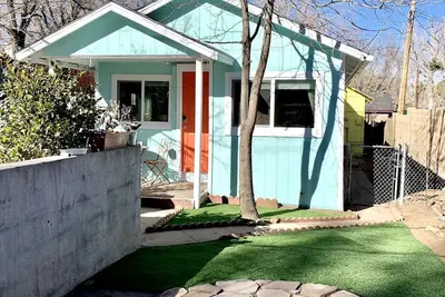 Image de Downtown Birdie / walk to whiskey row